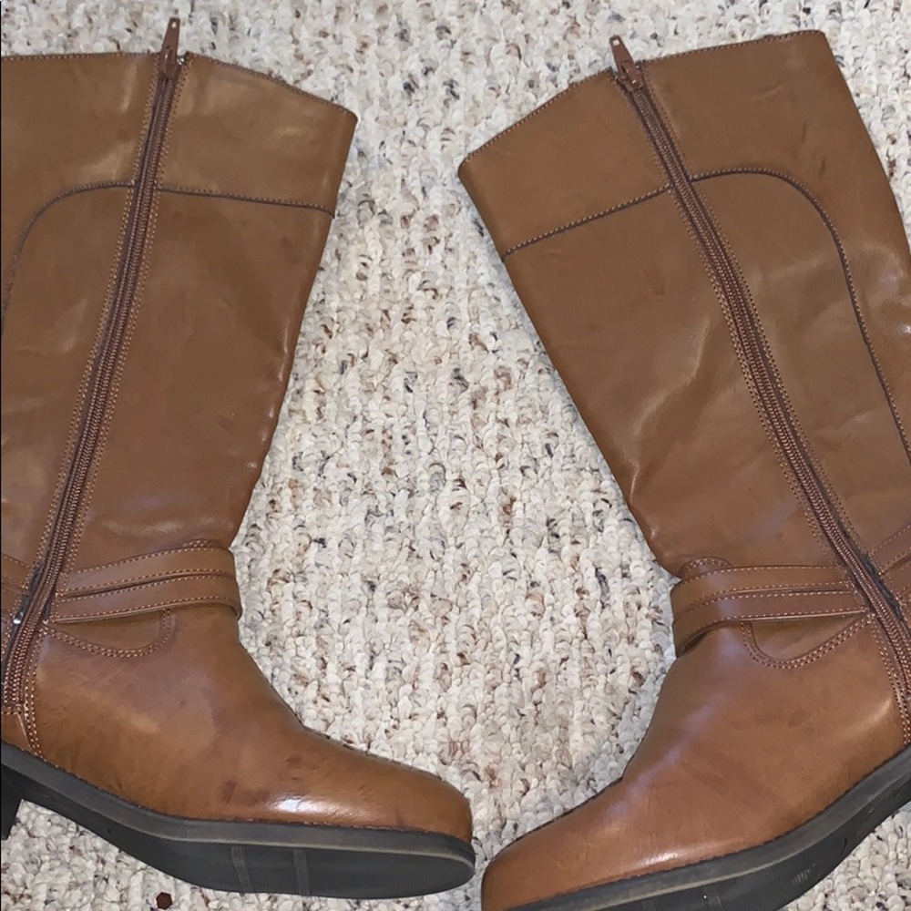 Girls Sz 5 Mia boots only worn a couple times: - Picture 2 of 3